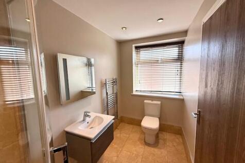 92 Railway En-Suite