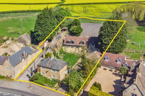 Noel Arms, Whitwell - Yellow Line Boundary.jpg