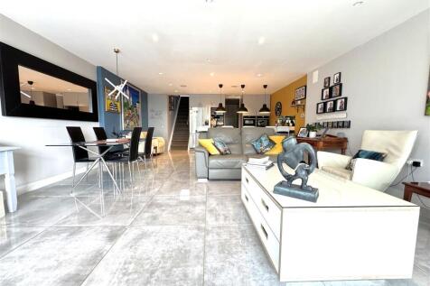 Open Plan Kitchen/Reception Area