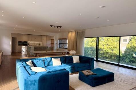 Lounge 2.jpg
