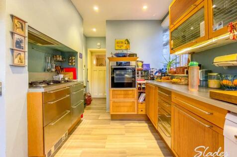 25 pine avenue kitch