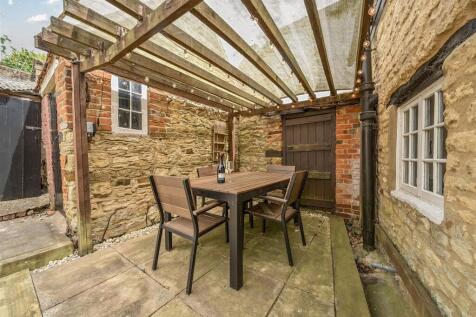 19 High Street, Greens Norton