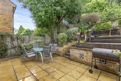 24 Arundel Road, HP12 4NE-10.jpg