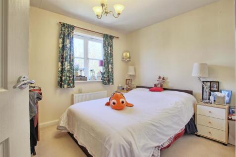 Bedroom 1.jpg