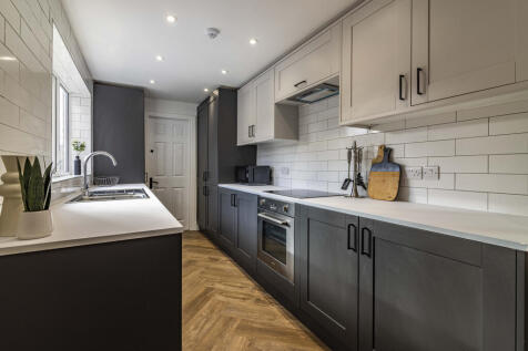 Luxury 5 Bed Terraced House // AUG 2026 photo 4