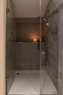 Jack &amp; Jill en-suite