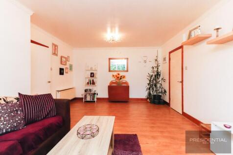 Cedar Court, Epping, CM16 photo 3