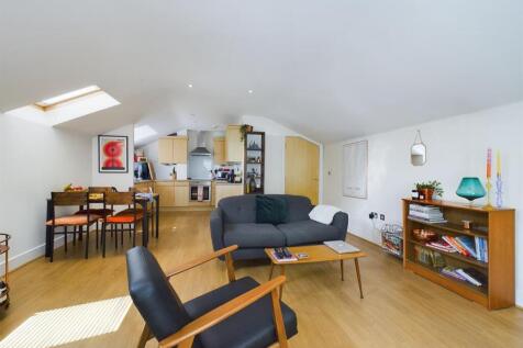 Nightingale Road, Hitchin photo 3