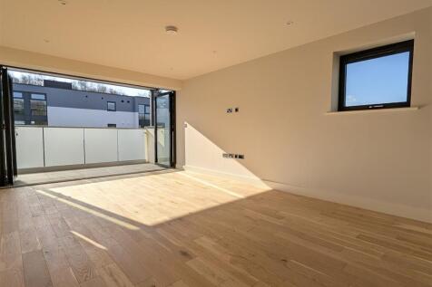 OPEN PLAN LOUNGE