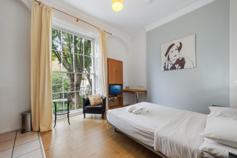 Double-Bed Studio Apartment, Bloomsbury, London