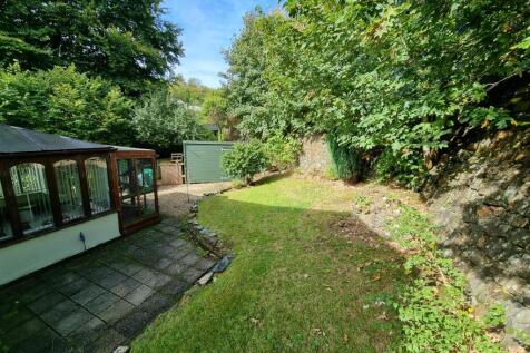 Elevated side garden.jpg