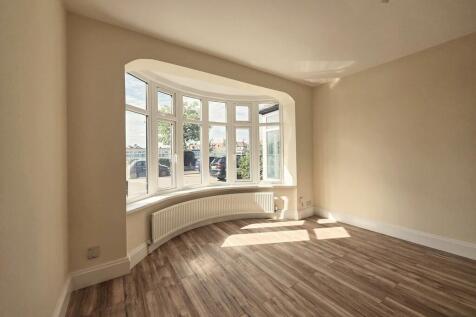 Werenth Hall Road, Clayhall photo 5