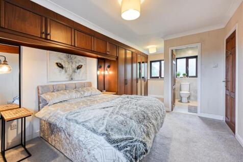 4-bed detached on 15 Midhurst Grove, Tettenhall, £2,600/mo