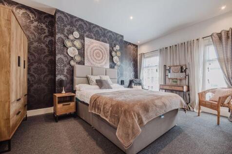 impressive principal bedroom