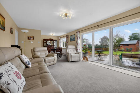 Living Room (2)