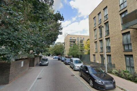 2 bedroom flat with balcony