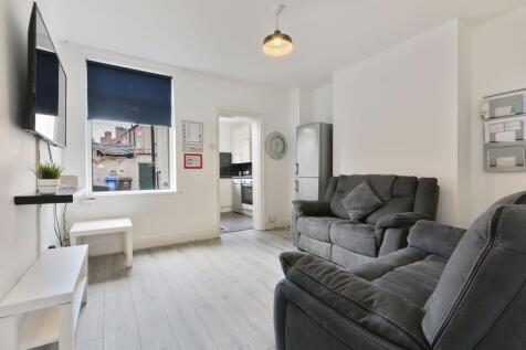3-bed house on 32 Cowlishaw Road, Ecclesall , £446/mo