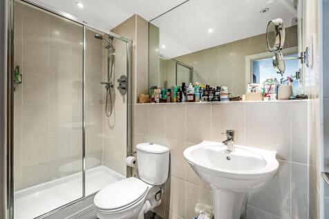 Ensuite shower room.jpg