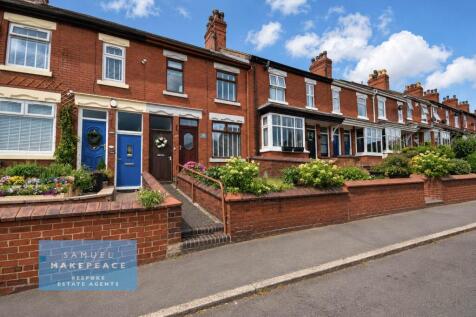 Two Bedroom Mature Town House with Long Garden an