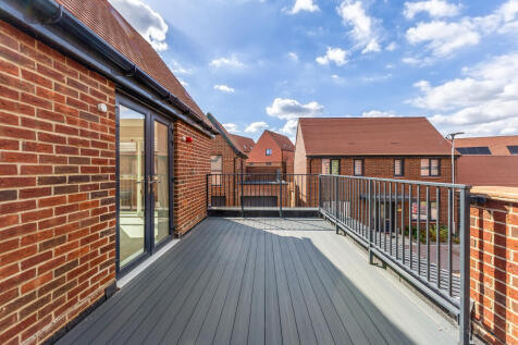 Leaf Living at Allium Park, Guildford, GU23, Ripley photo 2