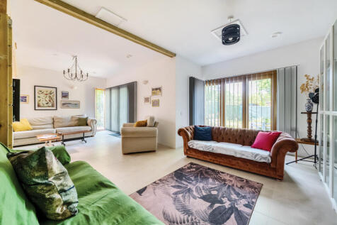 1332899-11-688c8c...