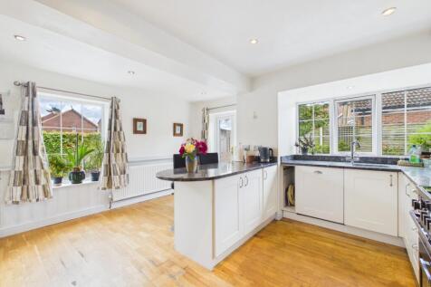 CAM02294G0-PR0144-STILL009
