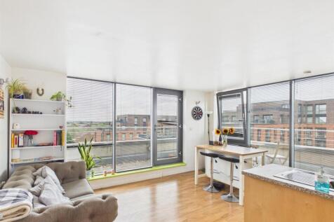 Open Plan Living Room/Kitchen