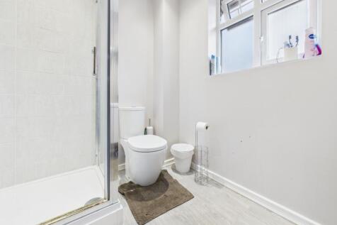 CAM03729G0-PR0132-STILL038