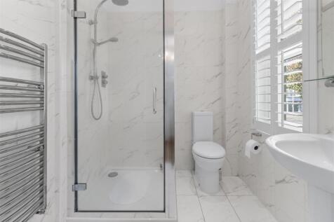 En-Suite Shower Room Bedroom 1