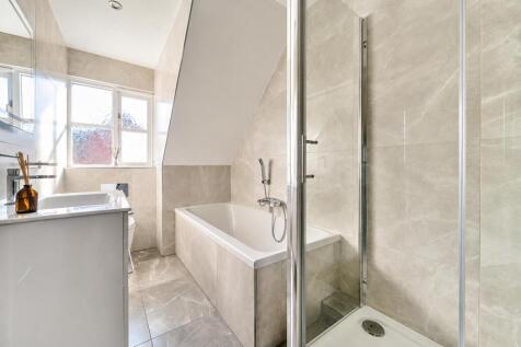 Home Close Bath 2.jpg
