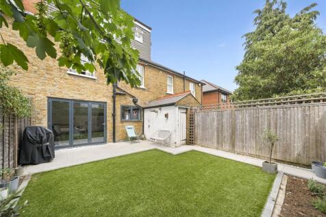 Weybridge, KT13 - property photo