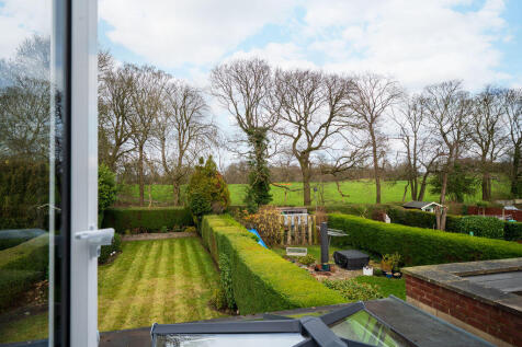 4 bed, 2 bath Detached in Sheffield - Photo 30