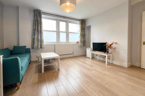 Living Room (2)