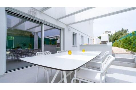 5 Bedroom Villa with Private Pool for Annual Rent in Alvor