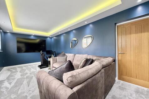 Lounge/Cinema Room