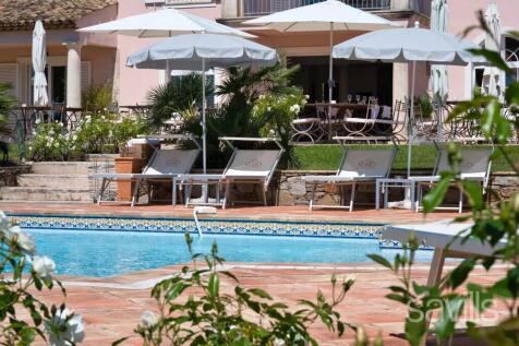 Charming hotel for sale Gulf of Saint-Tropez