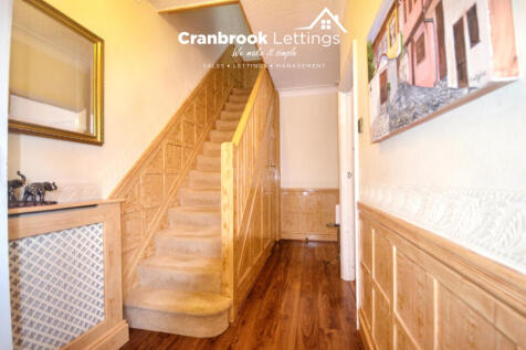 Three bedroom terraced house to rent Fremantle Ro