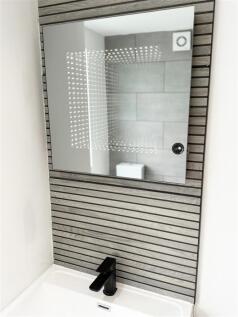 Family Bathroom (2).jpg