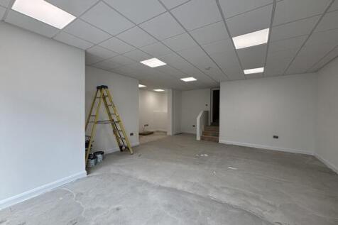 Retail Property (high street) to rent Image 4