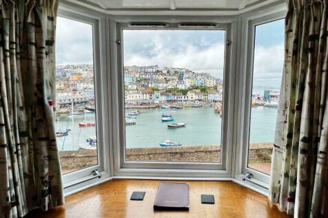 Living Room Bay Window.jpg