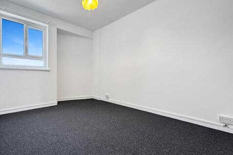 2 bedroom Second Floor Flat in Bognor Regis photo 4
