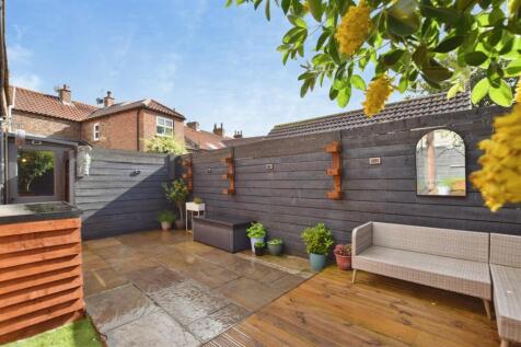 a5a8d785-GAARDEN 20TO 20SHED.JPG
