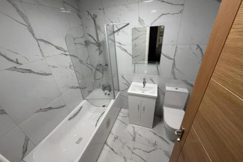 Elegant marble-effect tiling and sleek bathtub...