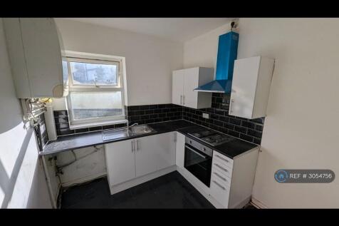 3-bed terraced on Brassey St, Birkenhead, CH41, £795/mo