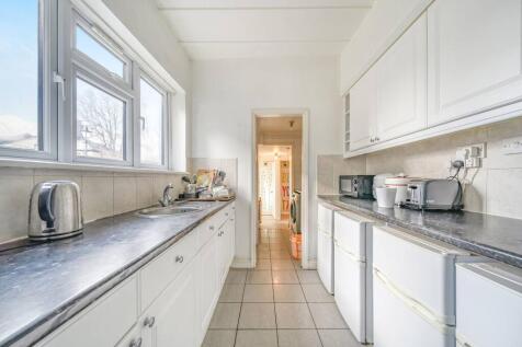 London, NW10 - property photo