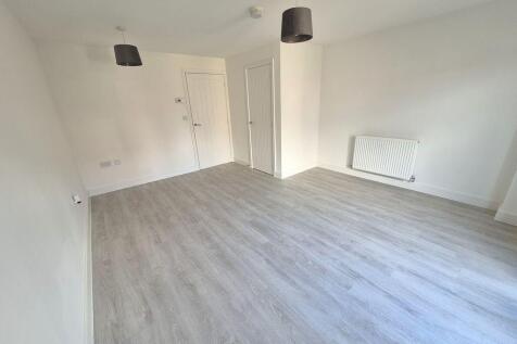 Neville Drive, Lichfield WS14 0FF photo 3