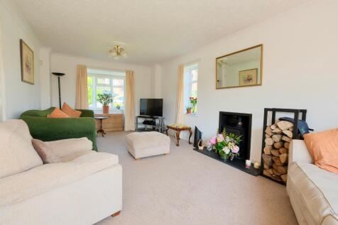 Superb 21 ft sitting room