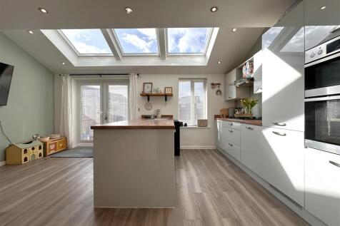 Lovely Open-Plan Dining Kitchen 884