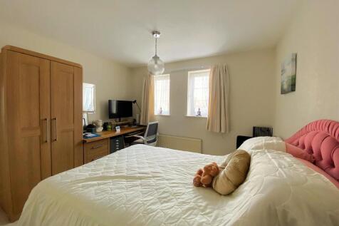 5 The Briary -Bed2.jpg