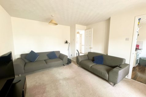 Honeysuckle Close, Biggleswade, SG18 photo 3